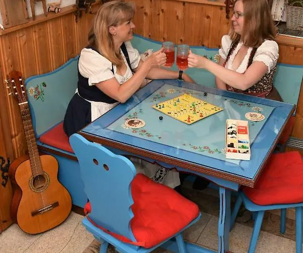 Отель Ratskeller Гайзинг